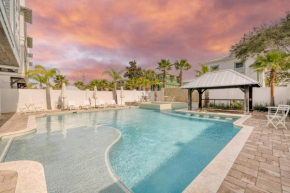 Monarch by AvantStay Stunning Estate 1 Block to Beach Swim Up Bar Hot Tub Rooftop Views